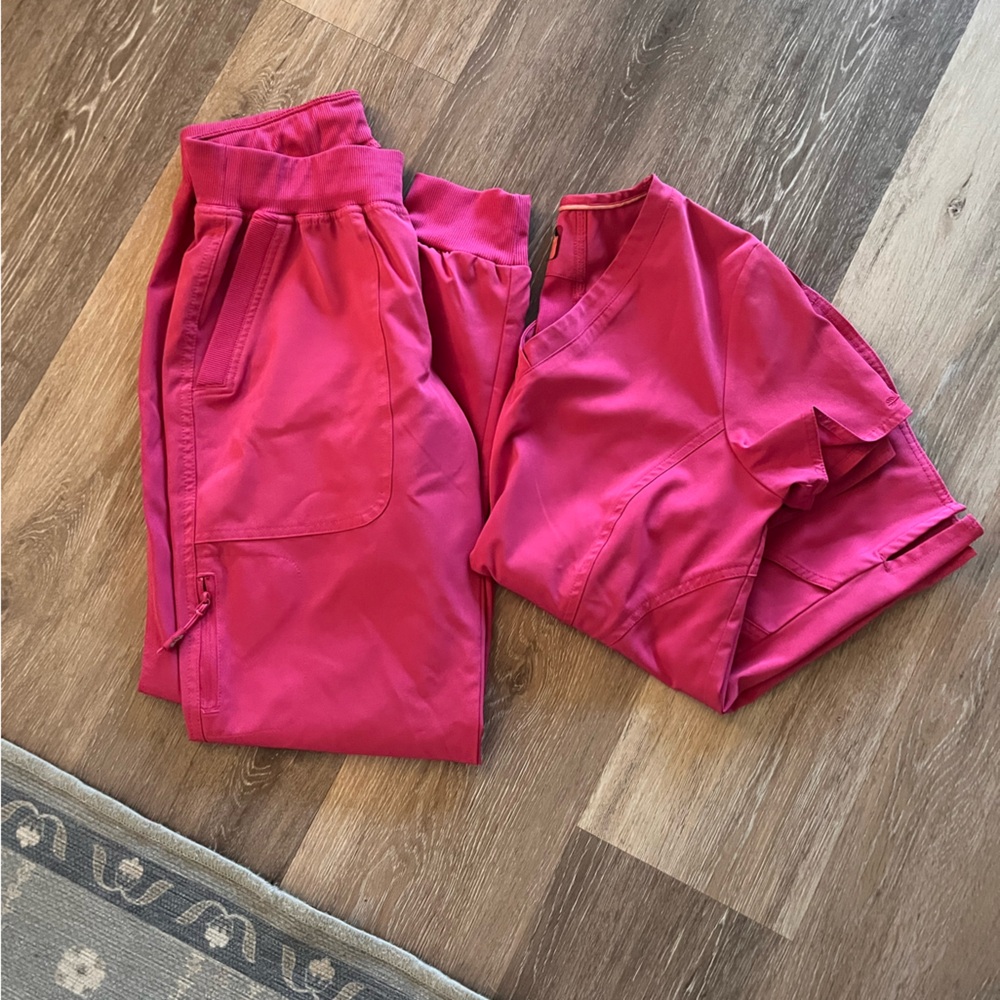 Ava Theresa Pink scrub set